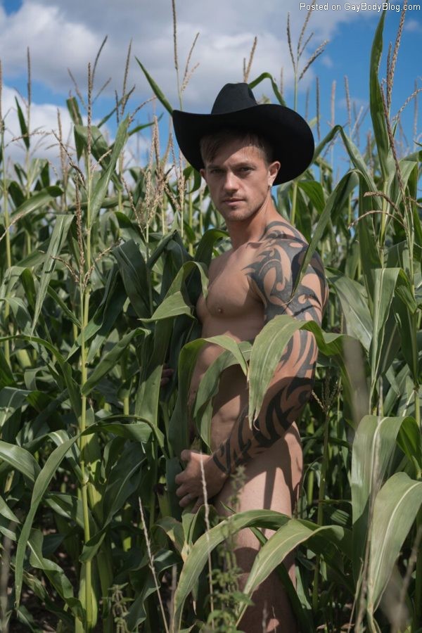 Is Handsome British Model Oliver Spedding Showing Dick Nude Men