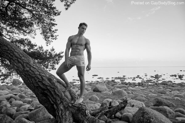 Powerfully Buff Konstantin Kostin At The Beach Gay Body Blog Pics