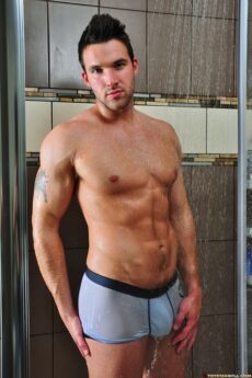 Men In The Showers - Trystan Bull Soaps Up (1)