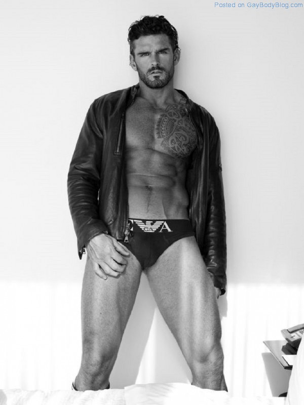 Gorgeous Stuart Reardon 3