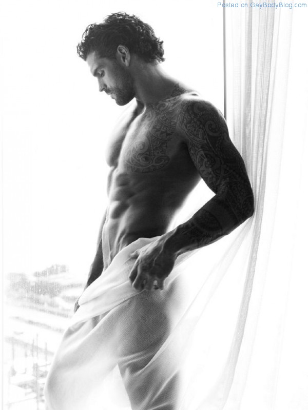 Gorgeous Stuart Reardon 4