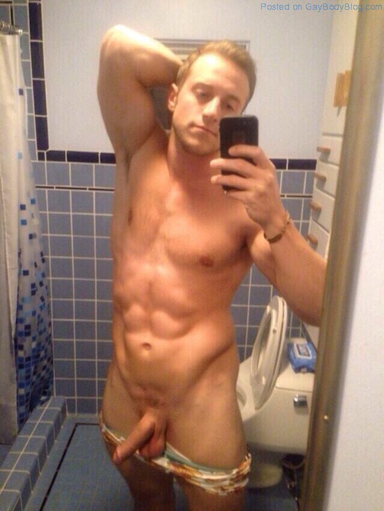 Hot Dudes Flashing Dicks - Gay Body Blog - Pics of Male Models, Celebrities...