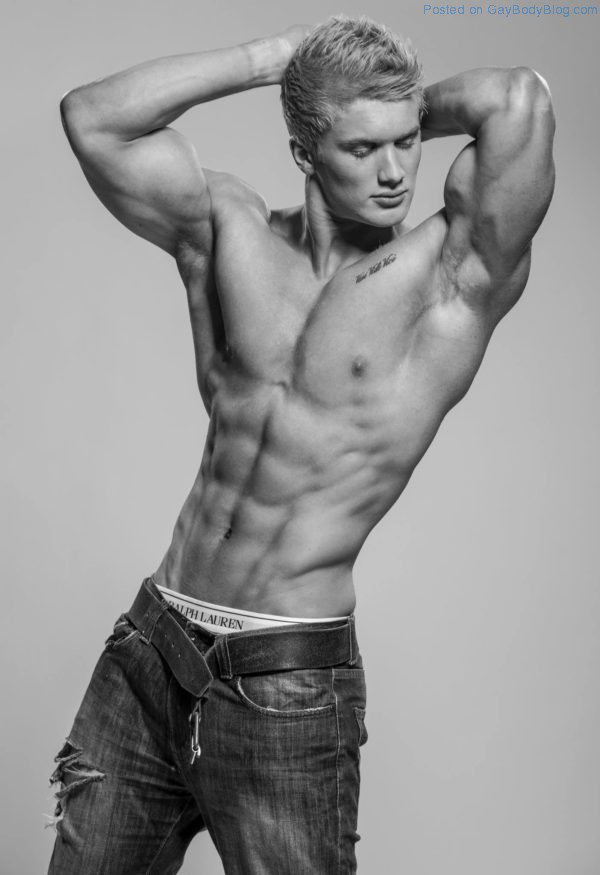 Blond Muscle Stud Zac Aynsley 11