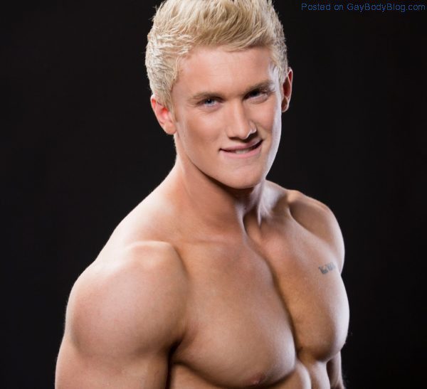 Blond Muscle Stud Zac Aynsley 7