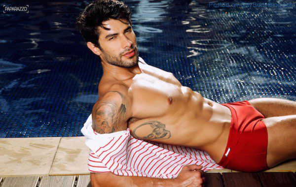 Big Brother Brazil Star Renan Oliveira Gets Wet 1