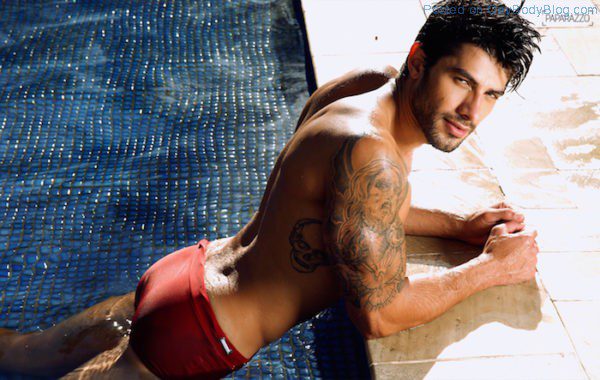 Big Brother Brazil Star Renan Oliveira Gets Wet 2