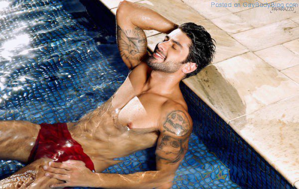 Big Brother Brazil Star Renan Oliveira Gets Wet 3