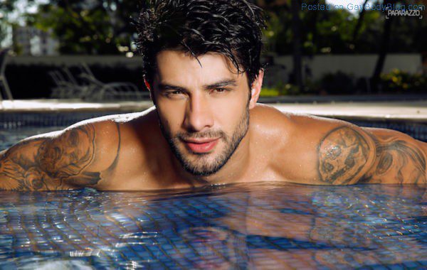 Big Brother Brazil Star Renan Oliveira Gets Wet 8