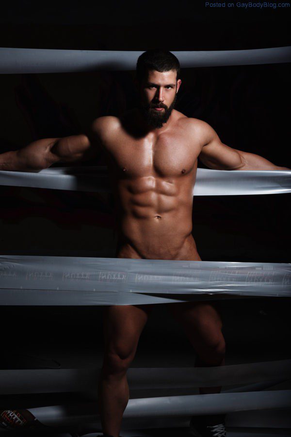 check-out-bearded-muscle-hunk-robert-blazevic-3