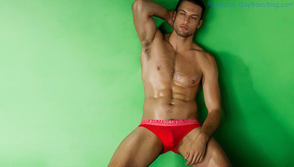 a-hairy-jock-looking-hot-for-aussiebum-1