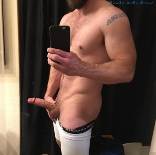 horny-dudes-flashing-their-meat-in-some-sexy-cock-selfies-4