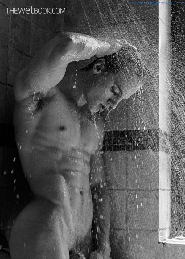 nude-hunks-getting-wet-for-dylan-rosser-2