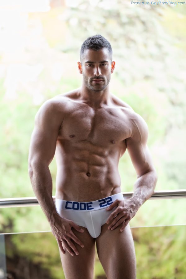 yet-more-of-gorgeous-hunk-jonathan-guijarro-7