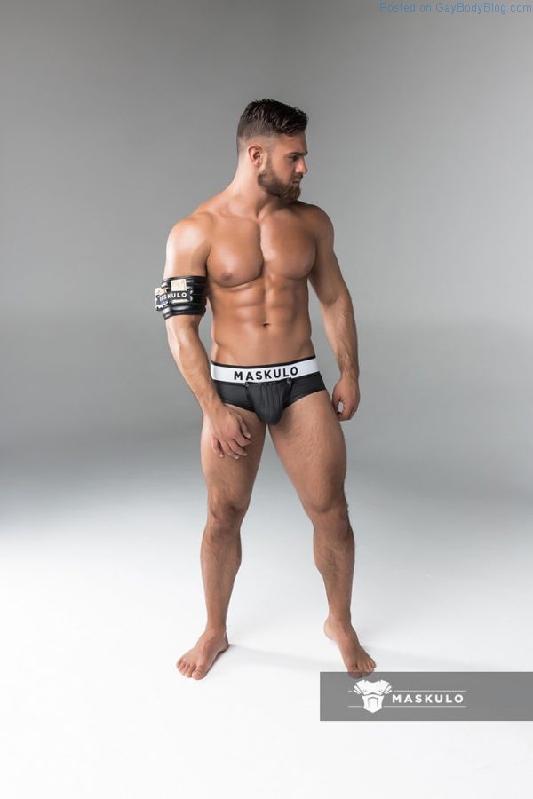 Sexy muscle model Kirill Dowidoff for Maskulo