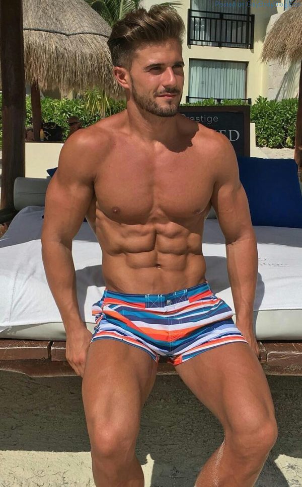 muscled fitness model Antonio Pozo