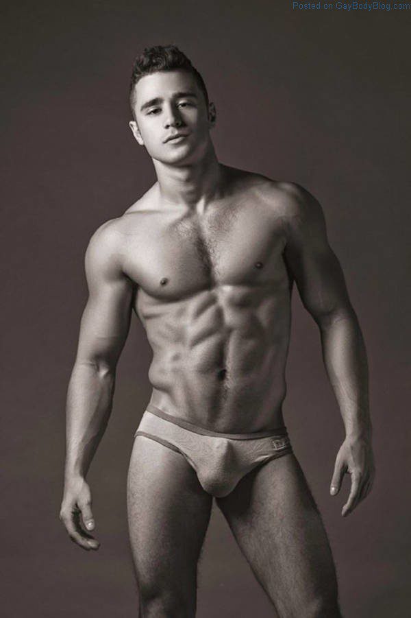 Male model bulge VPL