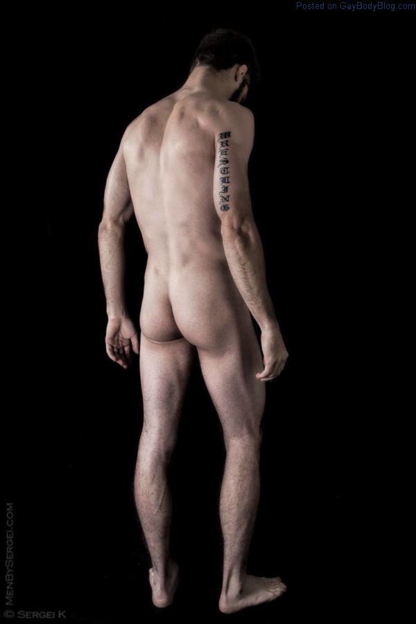 naked male model facing away