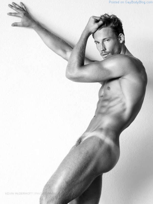 Australian male model Calum Winsor naked