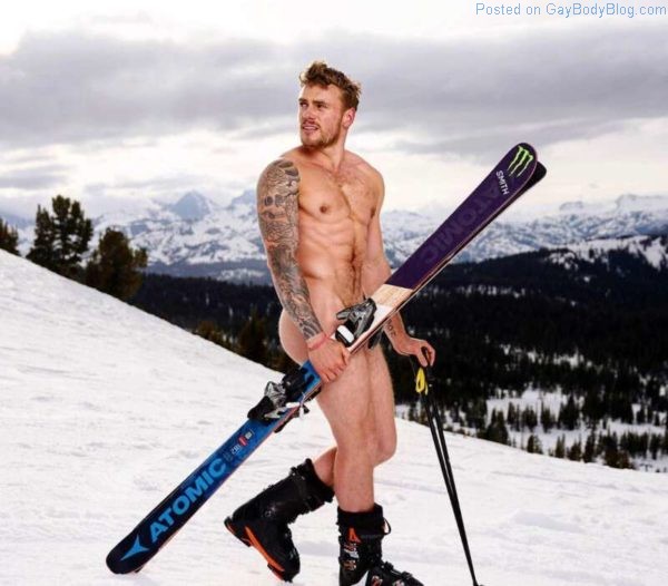 Skier Gus Kenworthy naked on the slopes