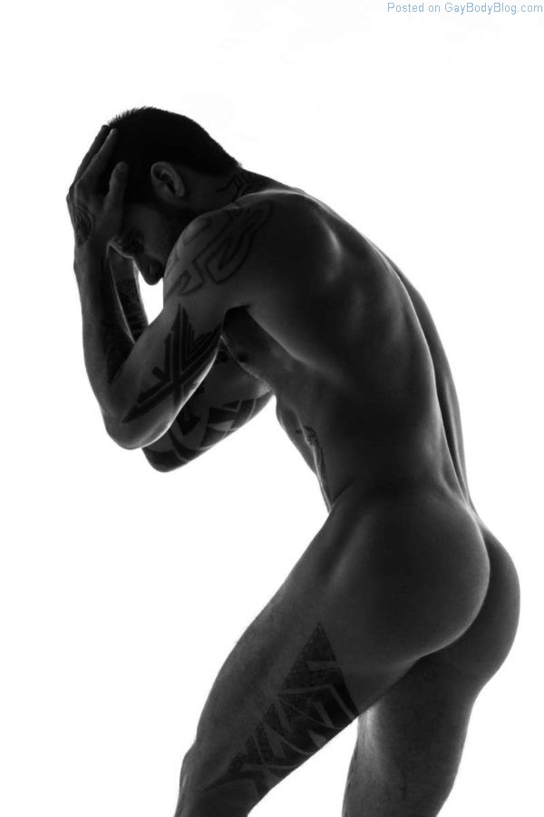 naked male model Lucas Santarelli