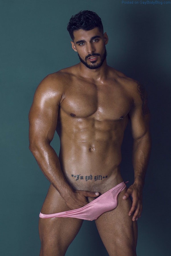 Male Model Josué Jiménez Wants To Tease You With His Bulge