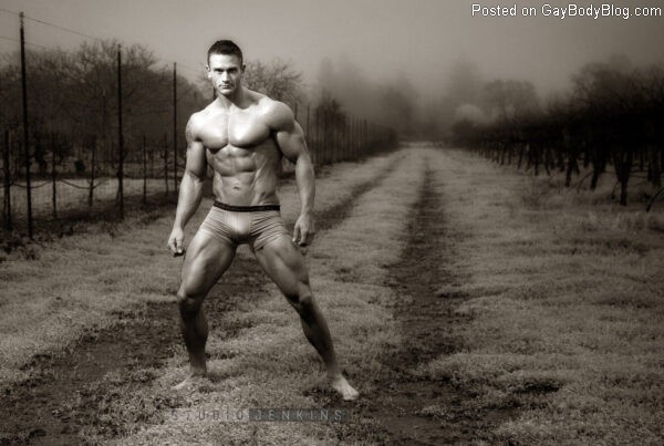 Muscled Hunk Thomas DeLauer Delivers In A Very Hot Shoot.
