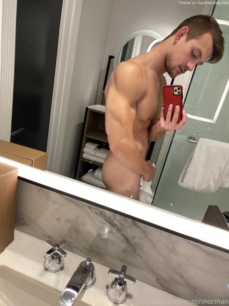 Austin Norman takes sexy selfies