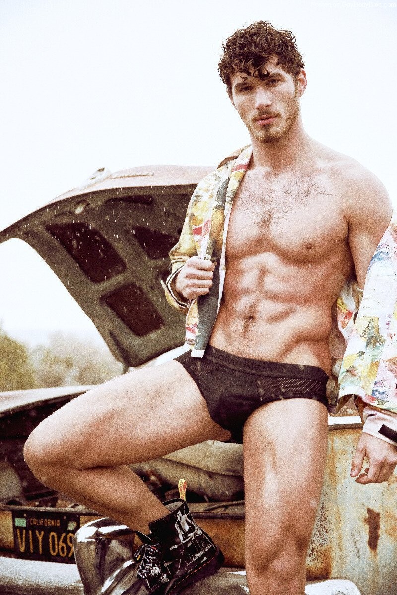 Michael Yerger’s Bulge Is The Stuff Of Fantasies - Gay Body Blog - Pics of ...