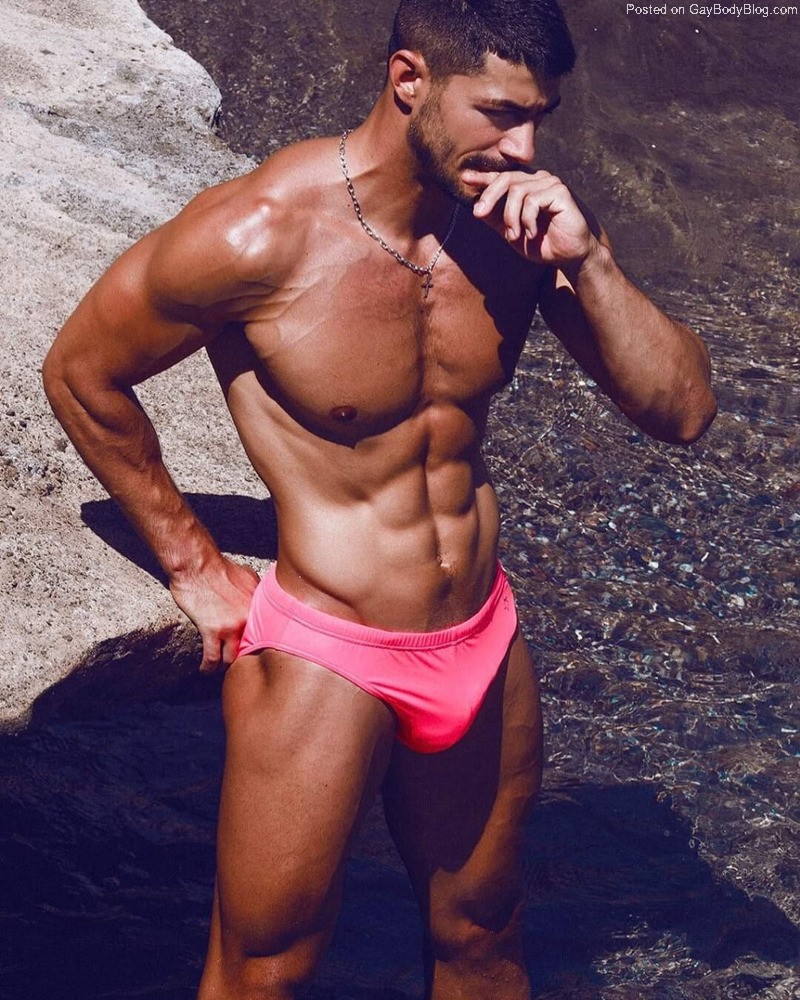 Dominic Calvani bulge and incredible abs