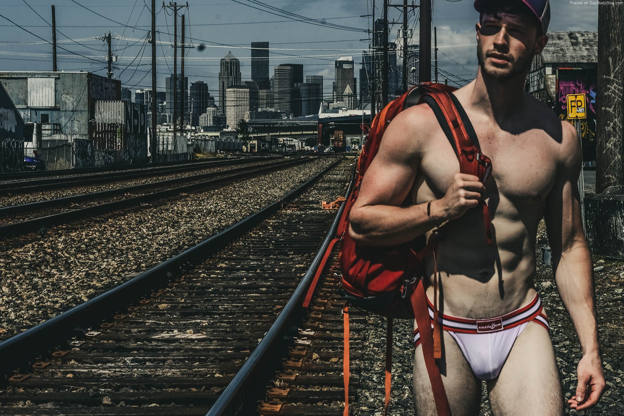 Sexy Finn Harding Has A Great Cock To Show You At The Train Yard - Nude  Men, Nude Male Models, Gay Selfies & Gay Porn