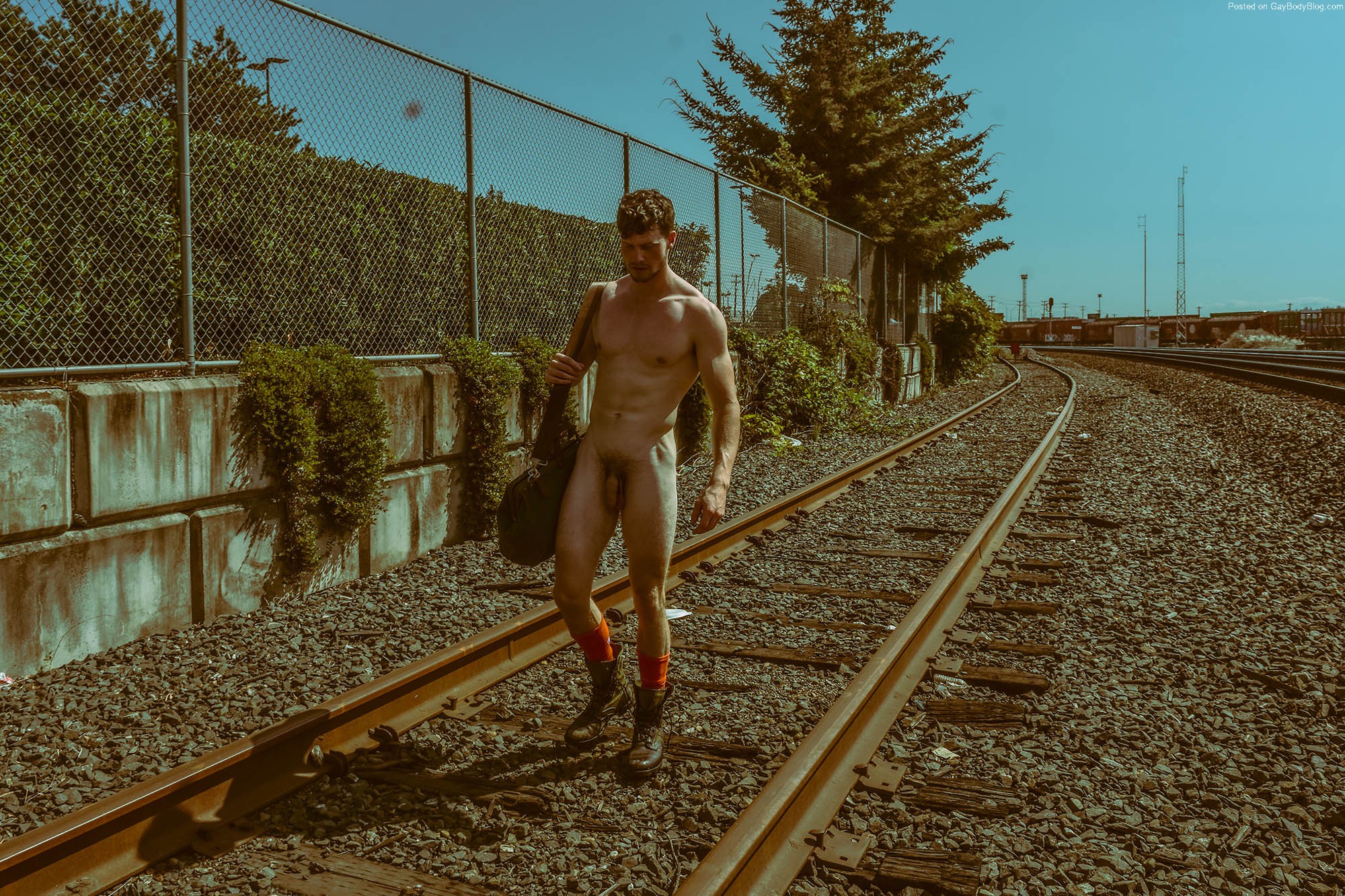 Sexy Finn Harding Has A Great Cock To Show You At The Train Yard - Nude  Men, Nude Male Models, Gay Selfies & Gay Porn