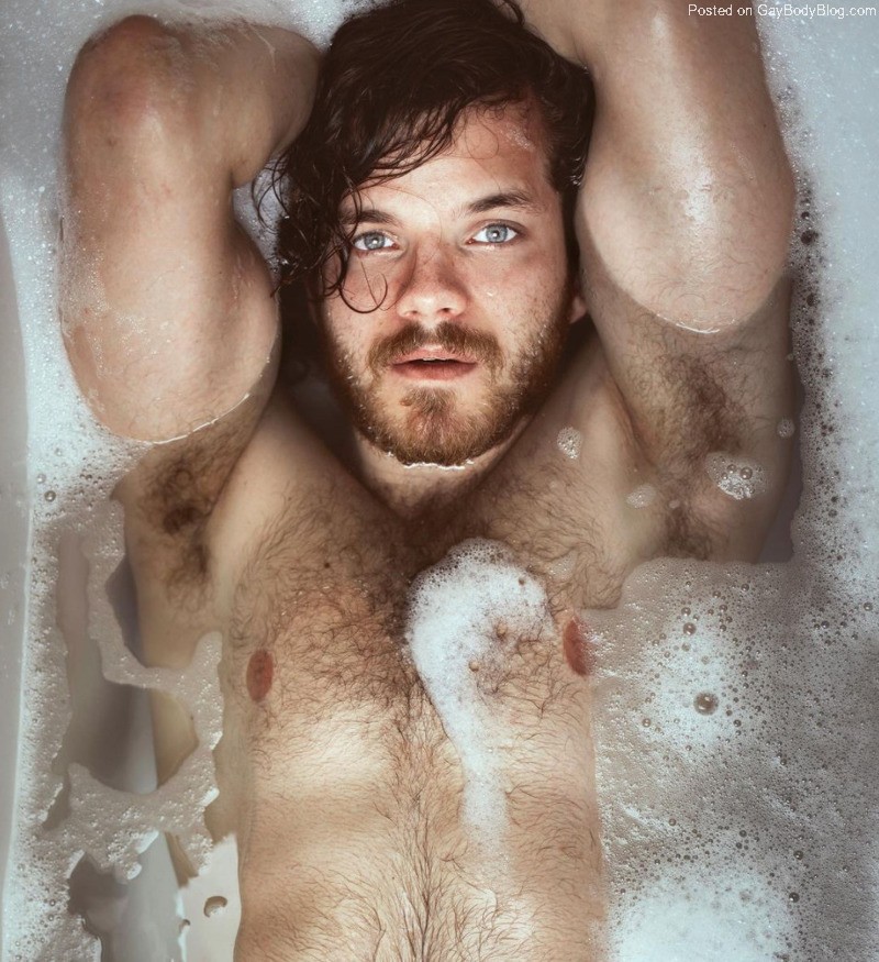 Super-Sexy-Italian-Hunk-Emanuele-Mariott