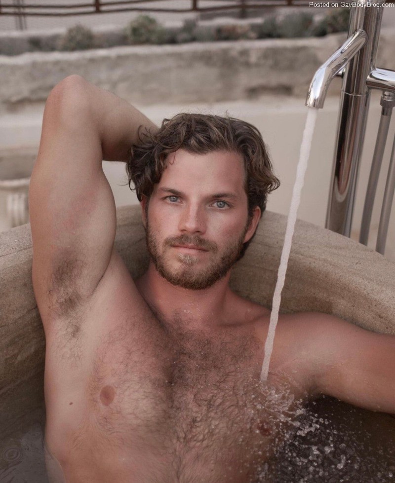 Super-Sexy-Italian-Hunk-Emanuele-Mariott