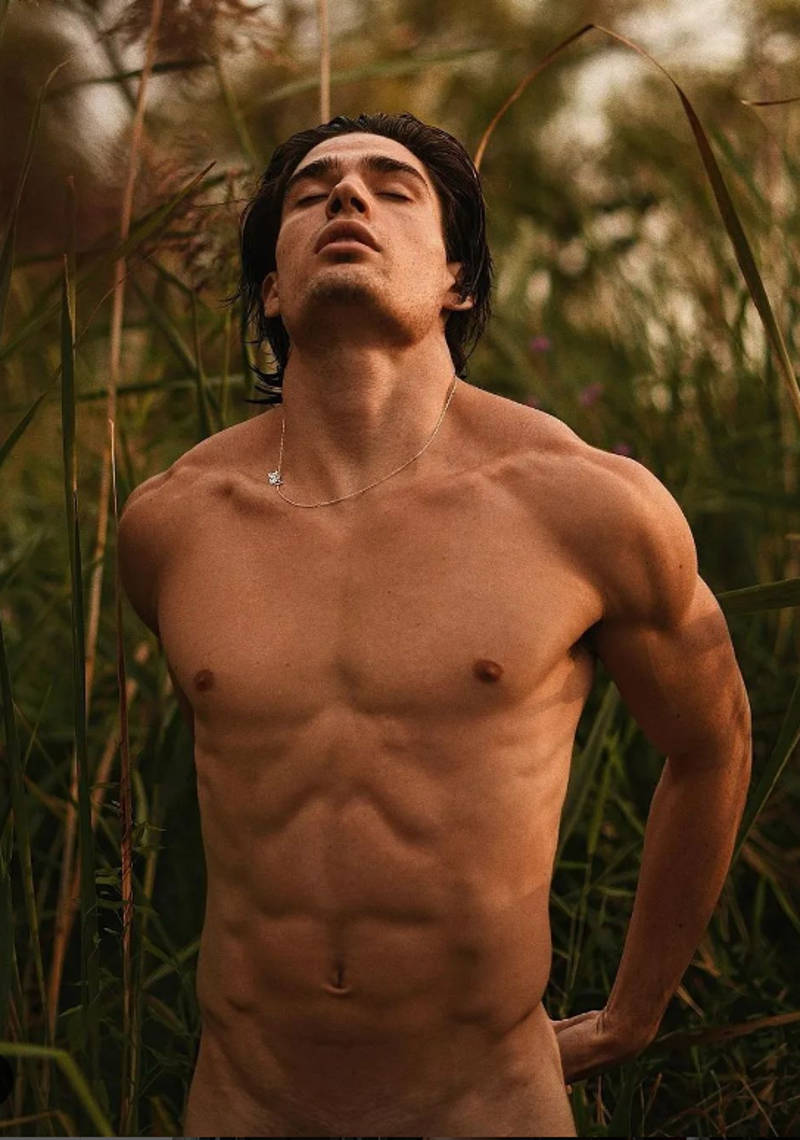 New-Jock-Model-Hunk-Wyatt-Cushman-Is-Goi