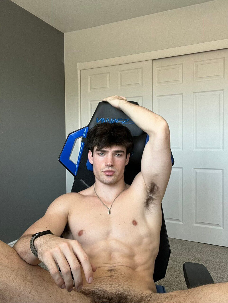 New-Jock-Model-Hunk-Wyatt-Cushman-Is-Goi