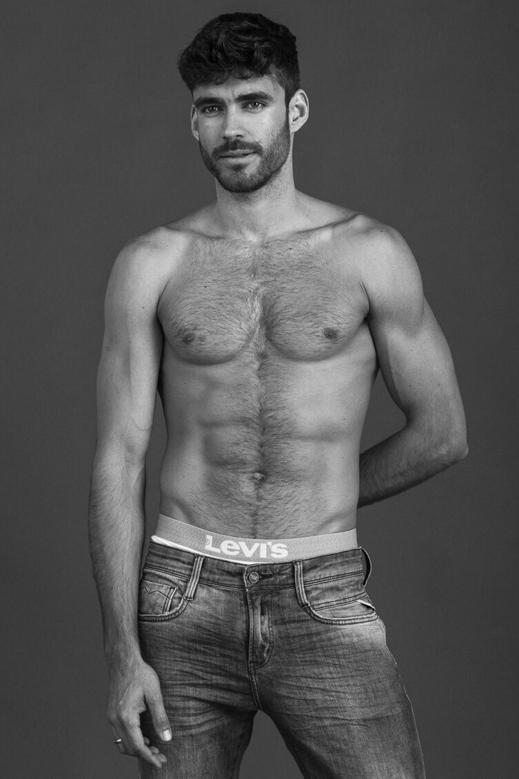 Caio Cesar looks great in denim