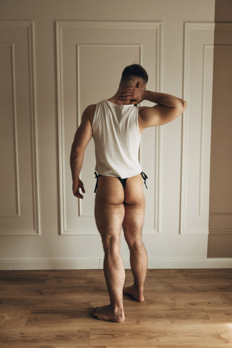 Muscled hairy man shows his ass for photographer raginglung