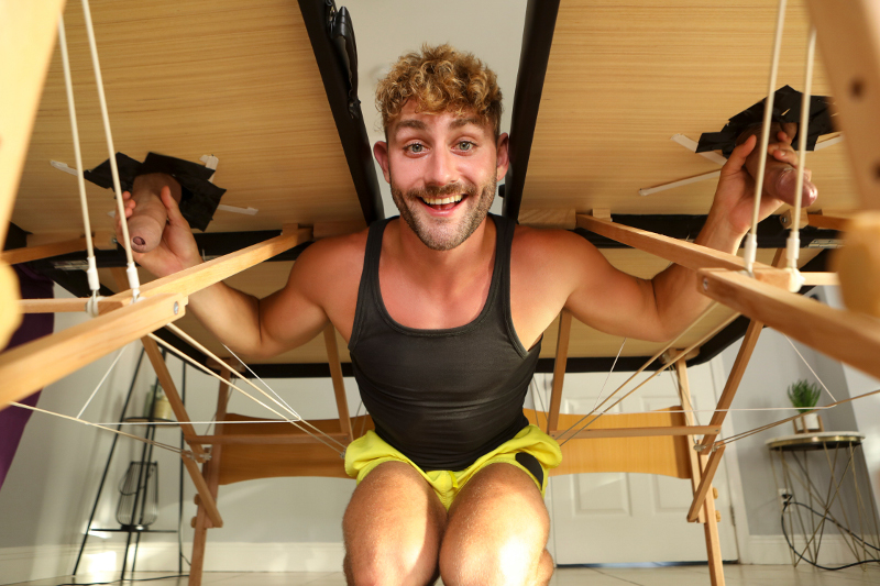 jokc milking two cocks through massage tables