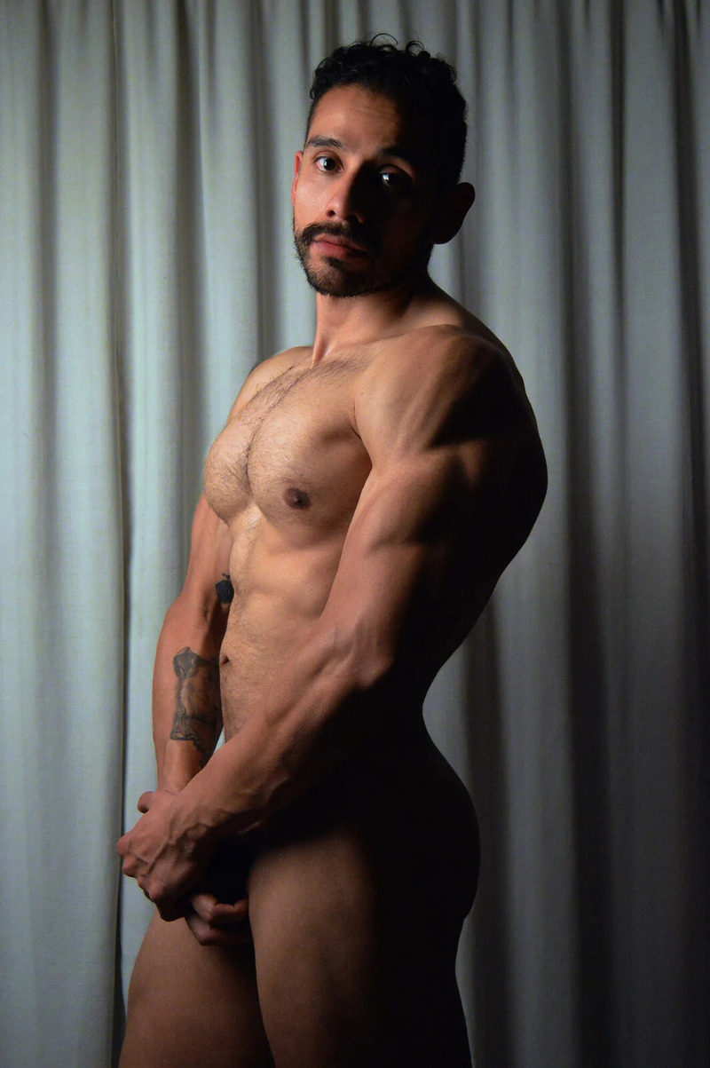 Hot muscular nude men