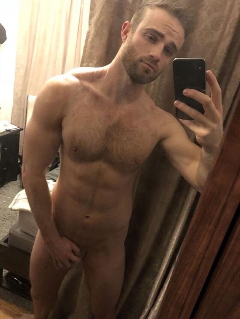 gorgeous hairy hunk Dustin Davids