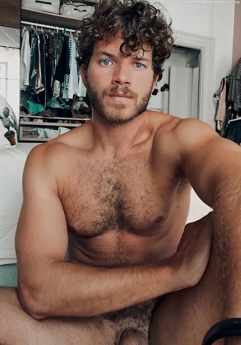 Emanuele Mariotti naked 3