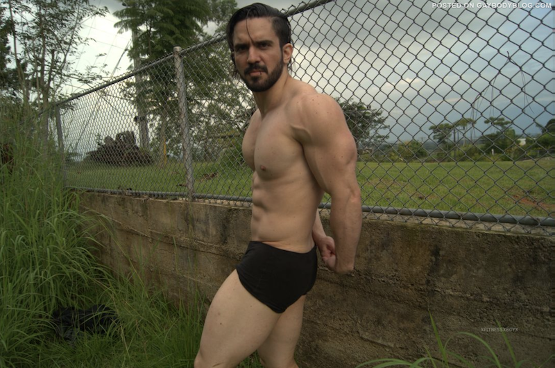 Muscle Flexing Cam Guy 9