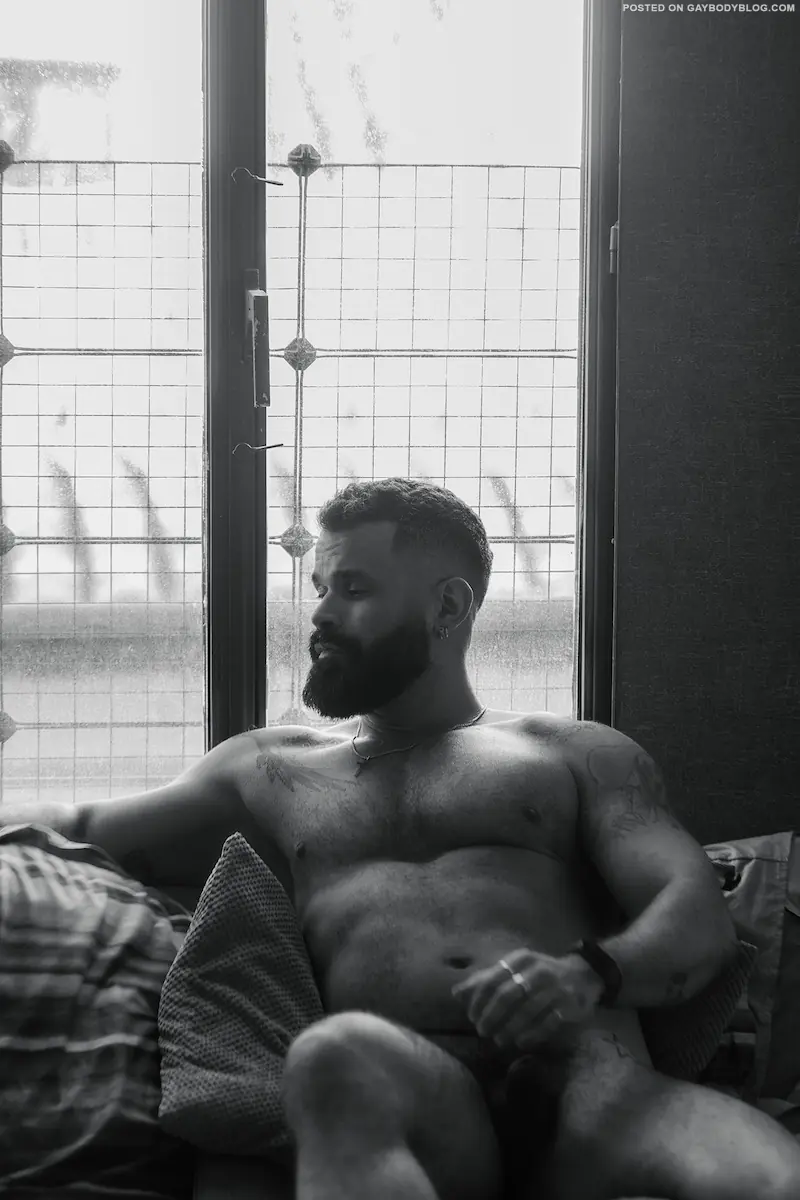 Manu Steel naked 1