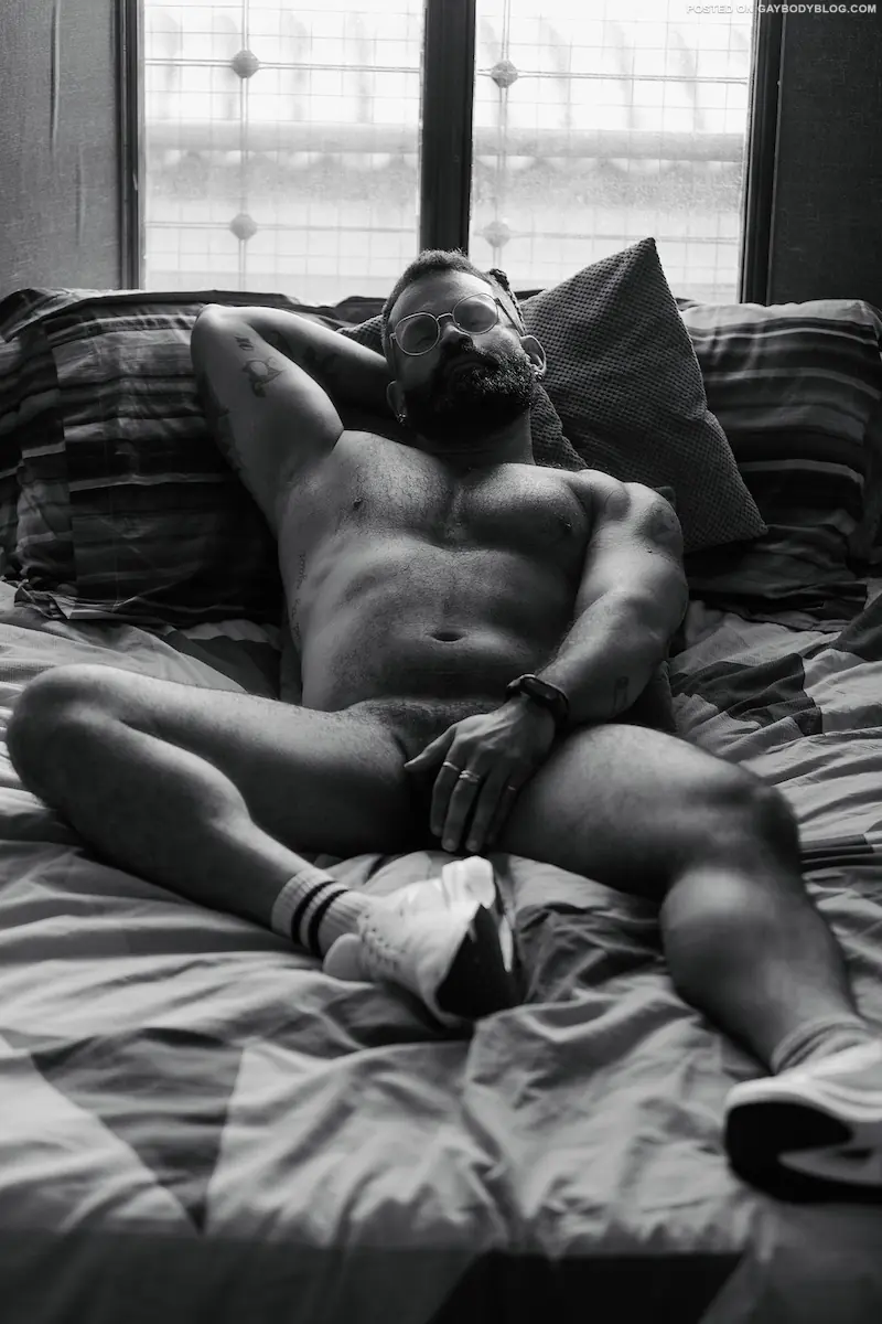 Manu Steel naked 4