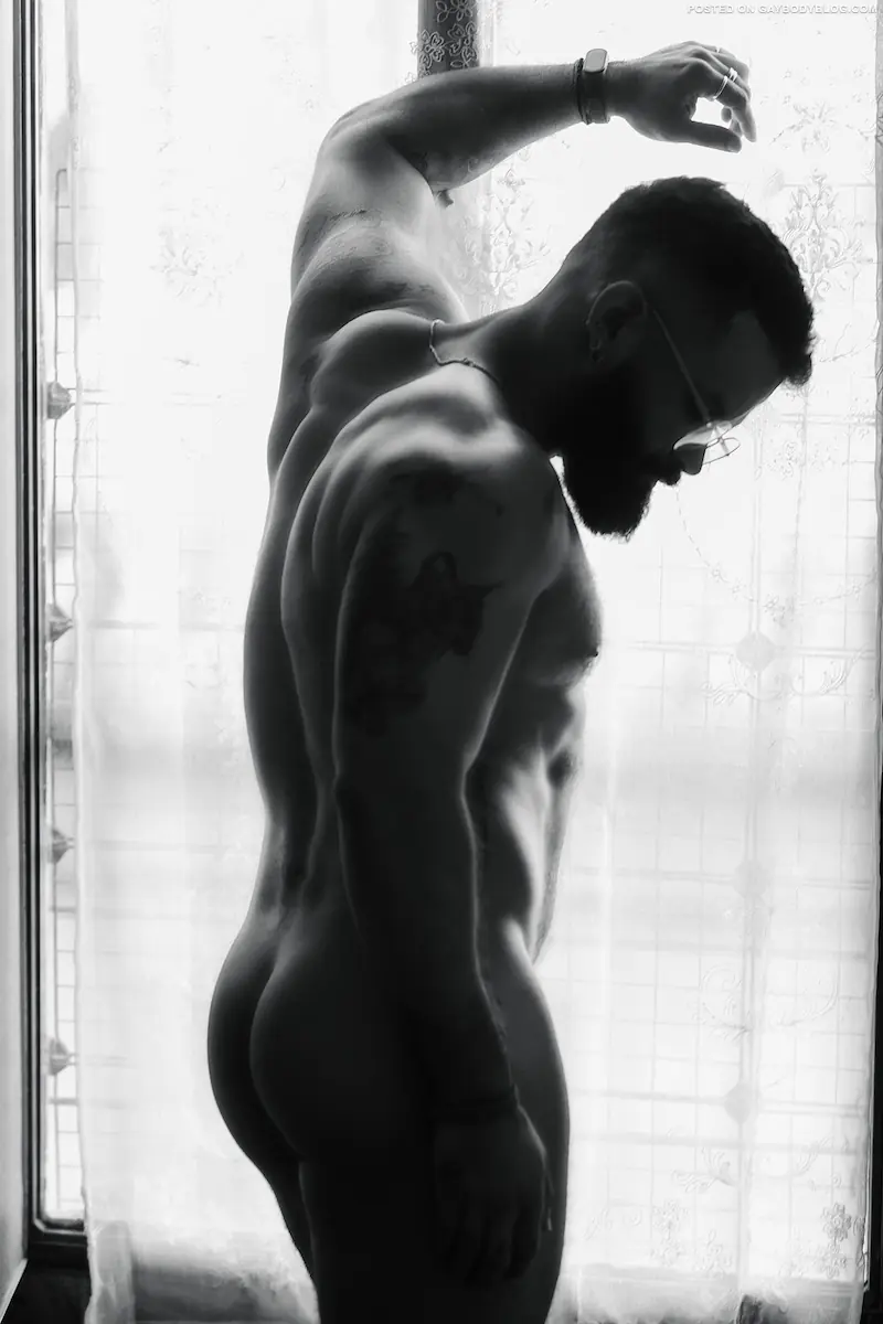 Manu Steel naked 5
