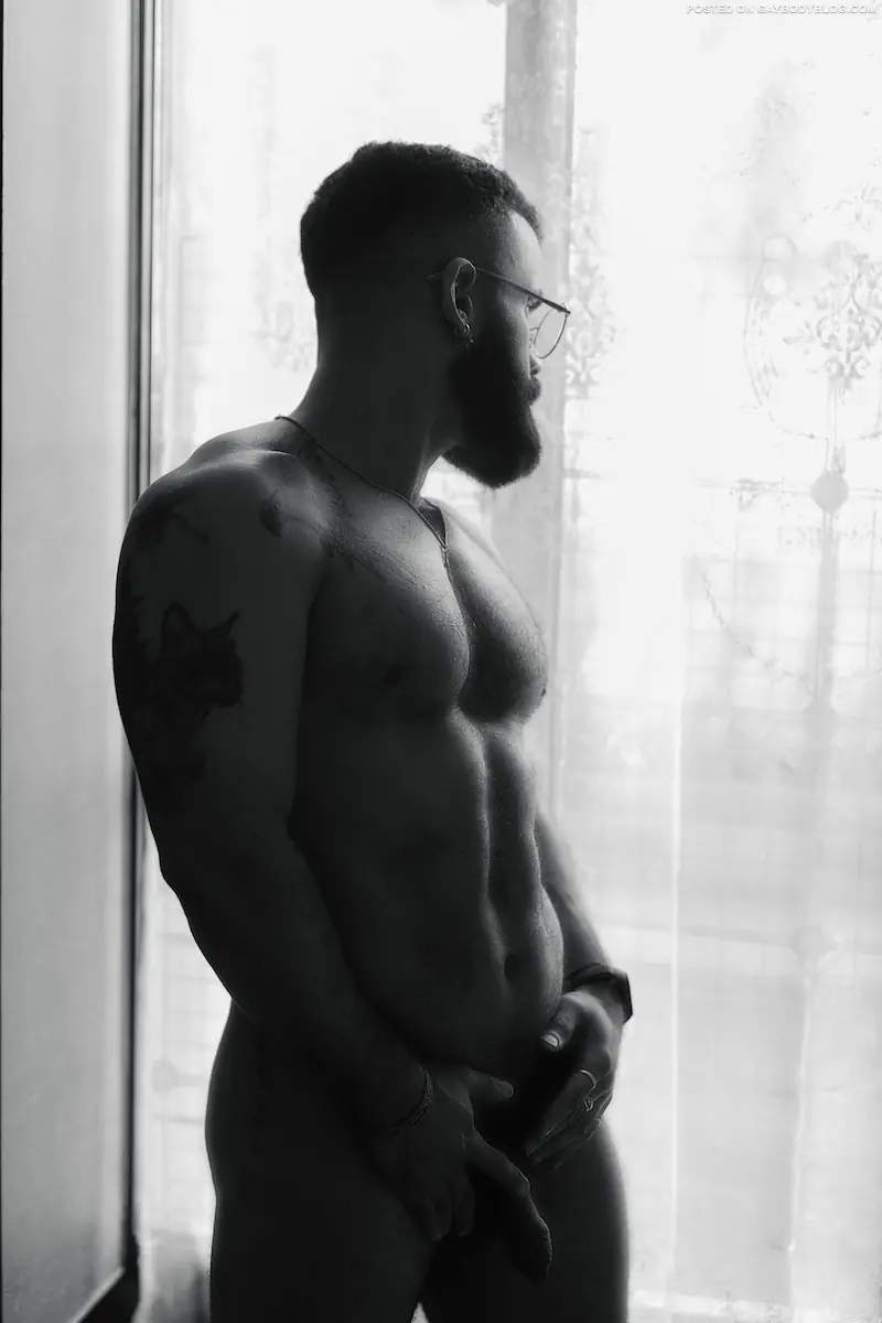 Manu Steel naked 6
