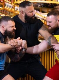 Flip Fuck Muscle Man Threesome 1