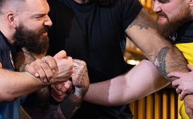 Flip Fuck Muscle Man Threesome 1