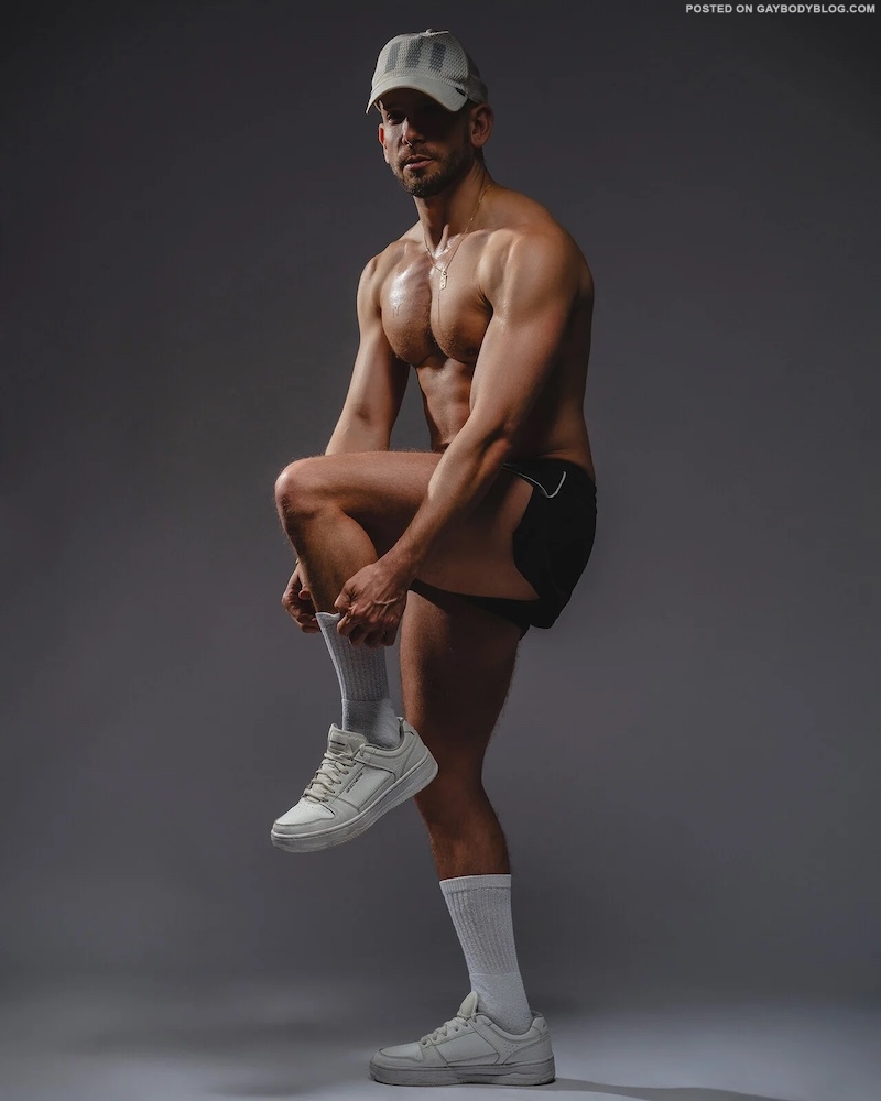 Yuval Has A Big Daddy Dick Bulge 4