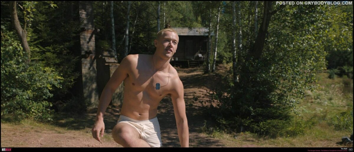 Tom Blyth Shirtless